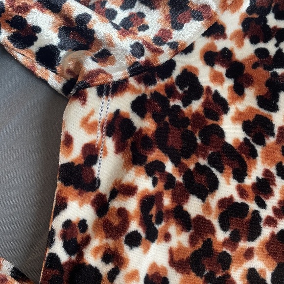 Leopard Print Pajamas Super Soft Size Large - Picture 6 of 6